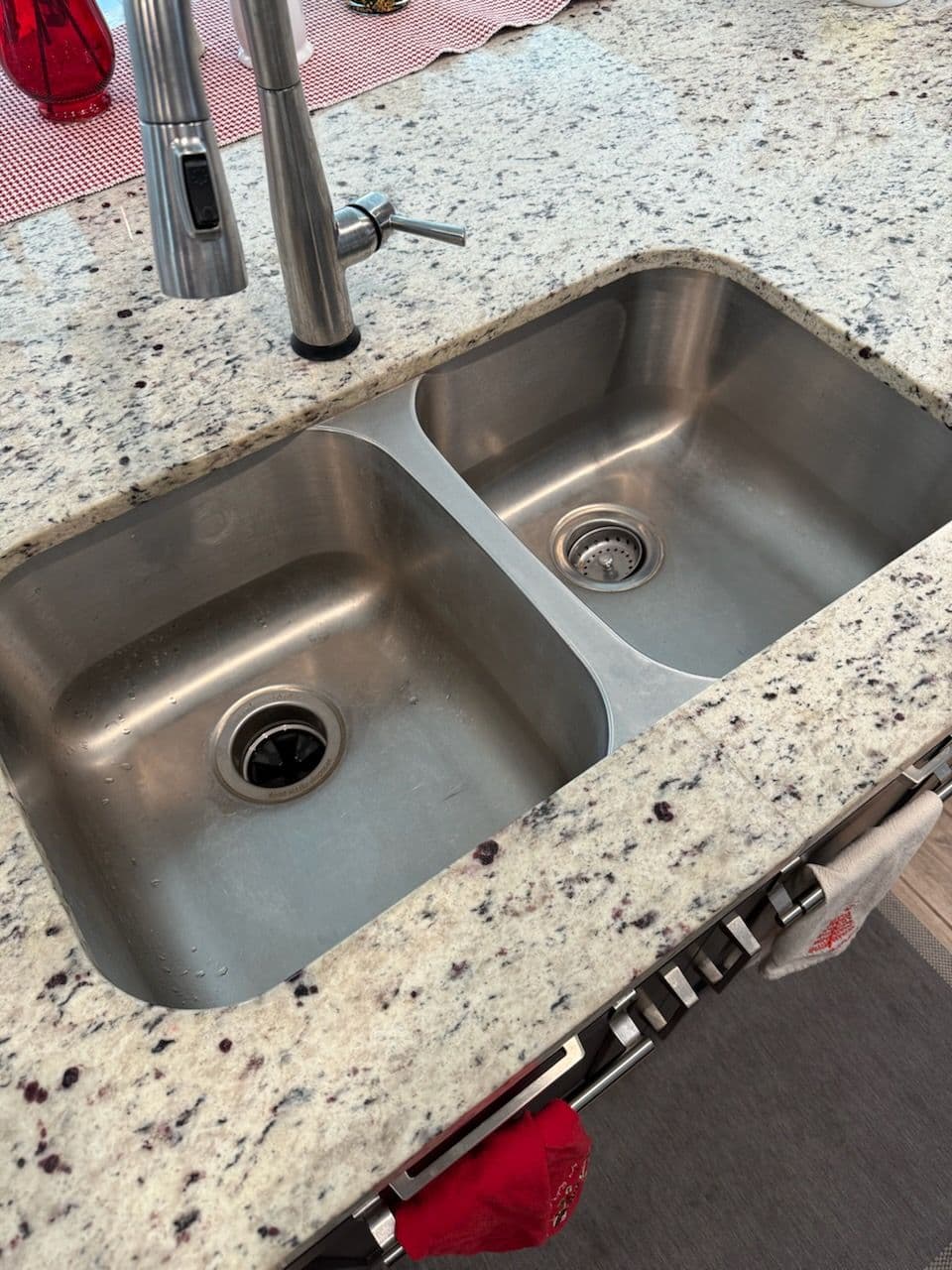 Gallery photos for Kitchen Sink Upgrade for a Modern Touch: Image #1